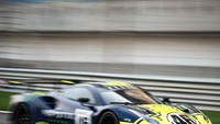 Mobil dengan kombinasi warna biru tua dan kuning khas Rossi itu digeber di sirkuit sepanjang 5,412 km di Bahrain. Foto: Instagram @valeyellow46