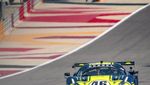 Gaya Valentino Rossi saat Balapan Pakai Mobil Ferrari