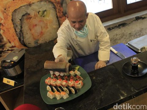 Weni saat ini mengelola tiga restoran yang berada di Bandung dan Yogyakarta