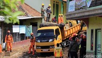 Dalam operasi SAR gabungan yang dilakukan sejak Sabtu (9/1), petugas menemukan 13 orang korban dalam keadaan meninggal dunia. Sementara 27 orang dilaporkan hilang sesuai laporan yang masuk ke dalam posko.