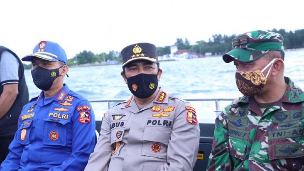 Kabaharkam Polri Komjen Agus Andrianto tinjau proses evakuasi Sriwijaya Air SJ182.