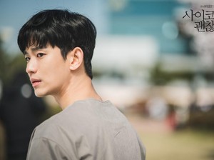 6 Aktor/Aktris Korea Ini Pernah Nyanyikan Soundtrack Drama Sendiri