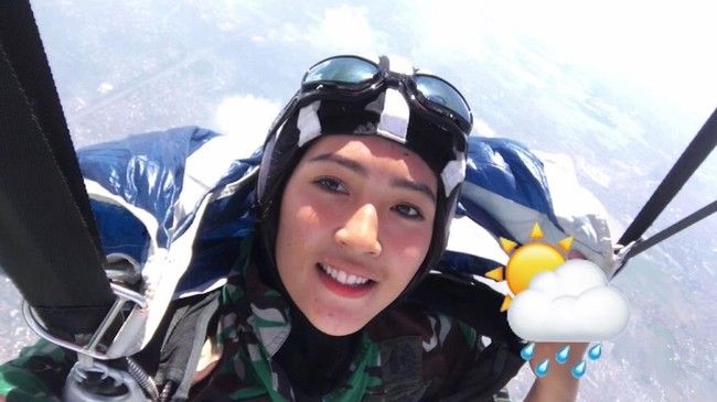 Di media sosialnya, beberapa netizen berkomentar dan mengatakan bahwa Asha memiliki kemiripan dengan salah satu juri Master Chef Indonesia, Renatta Moeloek. Bagaimana menurutmu? Foto: Instagram/@ashanemo