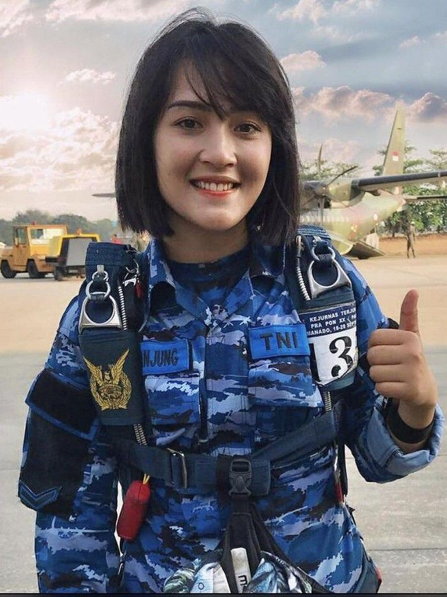 Asha lulus dari pendidikan Akademi Angkatan Udara pada tahun 2018. Di Instagramnya sendiri, Asha sering membagikan foto-fotonya ketika tengah mengenakan seragam TNI. Foto: Instagram/@ashanemo