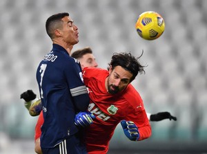 Cristiano Ronaldo Terbang Lagi, Kiper Lompat pun Lewat!