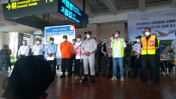 Direktur Utama PT Jasa Raharja Budi Rahardjo saat memberikan keterangan kepada wartawan soal santunan bagi korban Sriwijaya Air.