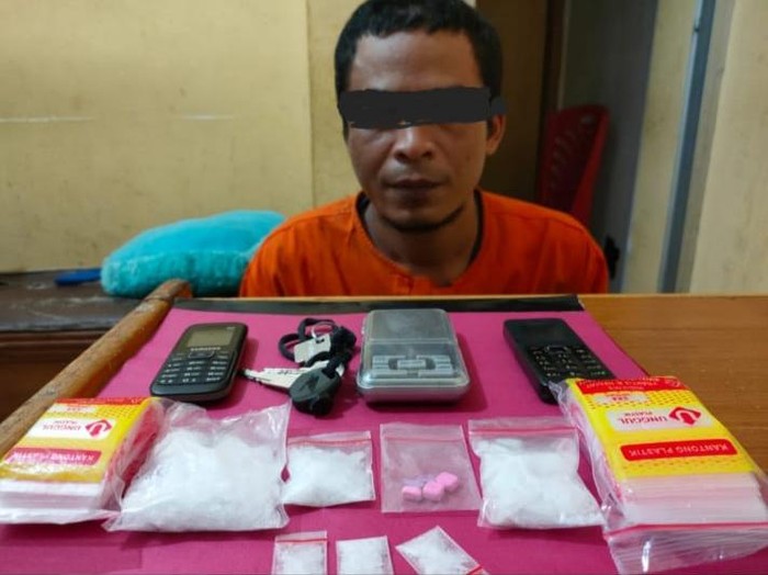 DL, sopir yang nyambi jadi kurir narkoba di Pekanbaru ditangkap polisi