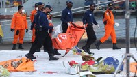 Proses pencarian dan evakuasi serpihan pesawat dan jenazah pesawat Sriwijaya Air SJ182 terus berlanjut.