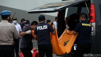 Jenazah korban serta barang-barang pribadi penumpang kemudian diserahkan ke DVI Polri untuk proses identifikasi.