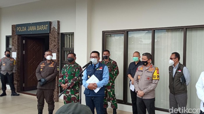 Gubernur Jabar Ridwan Kamil bersama unsur Forkopimda.