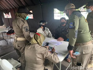 Kasus COVID-19 Tidak Melandai, Pakar Sebut PPKM di Jatim Dinilai Tak Efektif