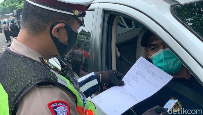 Hari Pertama PPKM di Oso Wilangon Belasan Pengendara Ditilang KTP