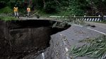 Gegara Curah Hujan Tinggi, Jembatan Ini Roboh