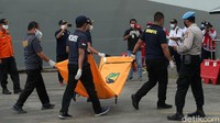 Satu kantong jenazah tersebut juga langsung dibawa ke RS Polri.