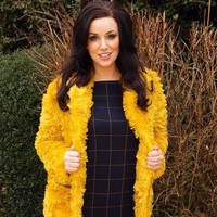 Punya paras cantik, Katrina pun dijuluki sebagai marinir Barbie. Saat berlaga di kontes Miss Englas, Katrina masih berprofesi sebagai tentara.  Foto: dok. Instagram