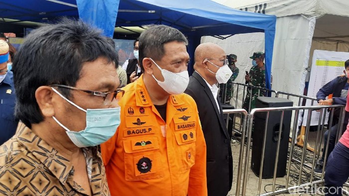 Komisi V DPR mengecek lokasi evakuasi Sriwijaya Air SJ182 (Rahmat Fathan/detikcom).
