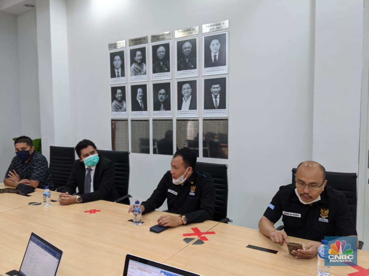 Komisioner BPKN bertemu Kuasa Hukum Korban Grab Toko dan Para Korban terkait dengan kasus Grab Toko (CNBC Indonesia/ Emir Yanwardhana)