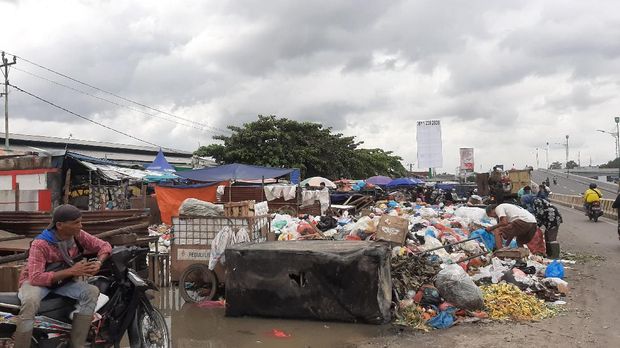Kondisi tumpukan sampah di Pekanbaru, Senin (11/1/2021)-(Raja Adil Siregar-detikcom)