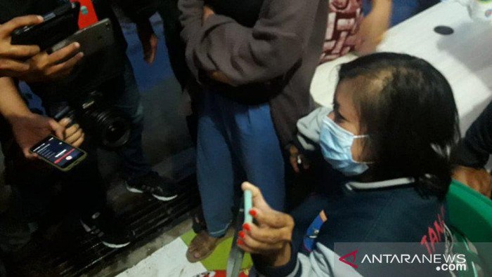 Lena, ibunda dari Dinda Amelia (15) warga Kabupaten Kubu Raya, Kalimantan Barat
