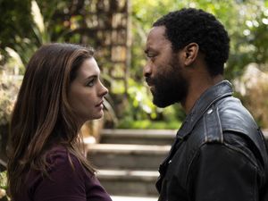 Locked Down, Film Terbaru Anne Hathaway Tayang Streaming 14 Januari 2021