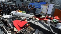Pada tahun 2014, Indonesia kembali berduka atas kecelakaan pesawat AirAsia dengan nomor penerbangan QZ8501. Pesawat tipe Airbus A320 dengan registrasi PK-AXC tersebut mengangkut 155 penumpang dan 7 kru dengan rute penerbangan Surabaya-Singapura. Robertus Pudyanto/Getty Images.