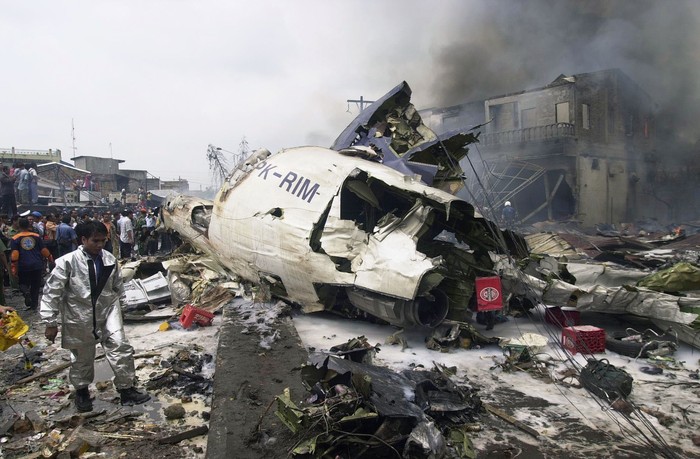 Indonesia berduka atas jatuhnya pesawat Sriwijaya Air SJ-182 di perairan Kepulauan Seribu. Kecelakaan itu menambah daftar kecelakaan pesawat yang terjadi di RI.