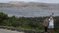 Sebelumnya, gunung ini cukup populer di kalangan para wisatawan karena pemandangannya yang spektakuler dan berada di tengah danau.  