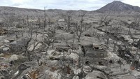 Penampakan ribuan rumah yang rusak di lereng Gunung Berapi Taal di provinsi Batangas, Filipina, Minggu (10/1/2021) waktu setempat.  