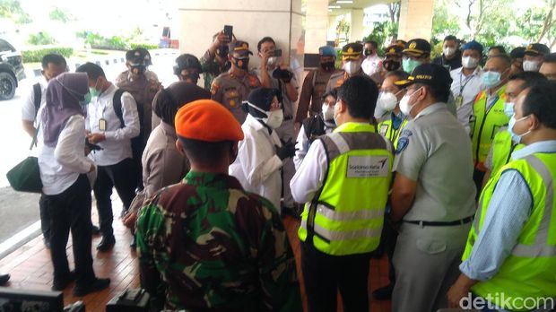 Mensos Risma tiba di Bandara Soekarno-Hatta (Adhyasta/detikcom)