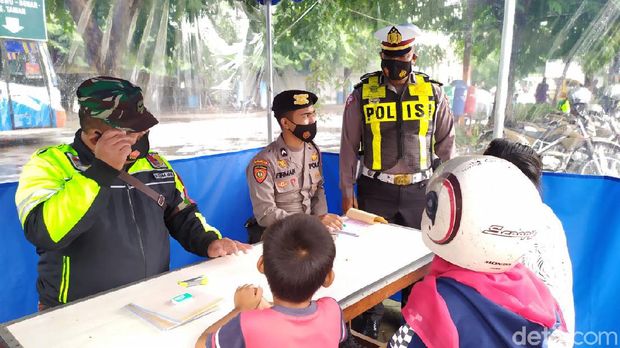 operasi yustisi di hari pertama ppkm sidoarjo