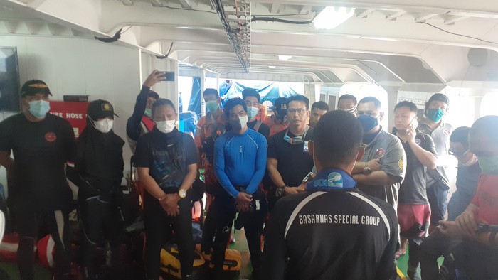 Para penyelam bersiap lanjut pencarian korban-puing Sriwijaya Air SJ182. (Afzal/detikcom)