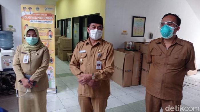 Gresik akan mendapat jatah vaksin sinovac sebanyak 5.903 dosis di tahap awal. Vaksin COVID-19 tersebut akan tiba di Gresik pada Selasa (12/1).