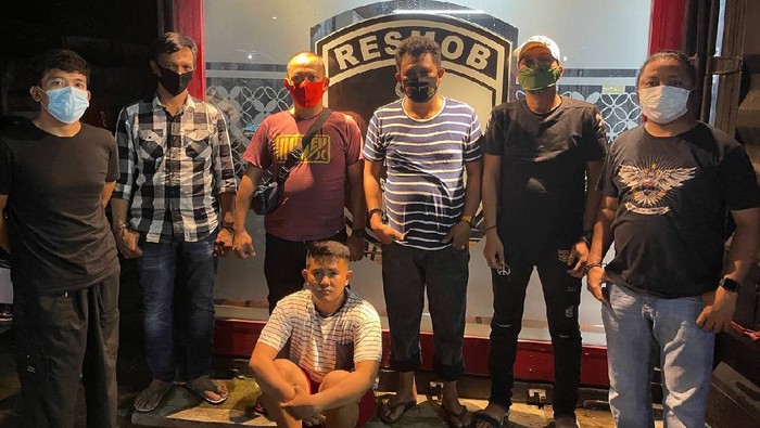 Polisi mengamankan mahasiswa di Makassar yang nyambi jadi jambret (dok. Istimewa).