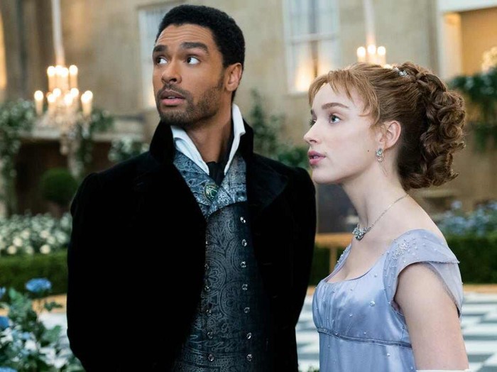 Regé-Jean Page dan Phoebe Dynevor