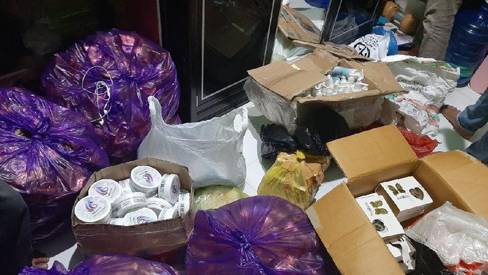 Rumah warga di Makassar yang dijadikan tempat produksi kosmetik ilegal (dok. Istimewa).