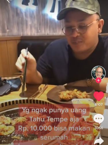 Selalu Pamer Makanan Mahal, Pria Ini Hina Makanan Orang Miskin yang Murah