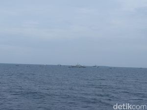 Suasana Evakuasi Sriwijaya Air SJ182 di Perairan Kepulauan Seribu Siang Ini