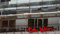 Aktivitas mal dan restoran dibatasi hingga pukul 19.00 WIB.
