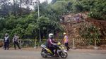 Hati-hati! Jalur Puncak Kembali Longsor