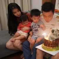 Meski sibuk, Vincent tetap bisa menghabiskan waktu bersama keluarganya. (Foto: Instagram/@vincentraditya)