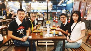Vincent Raditya Kompak Makan Bareng Keluarga, Intip Momennya