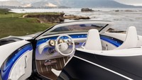 Kesan mewah mobil ini terpancar dari bagian dalam kabin yang didominasi warna putih dibungkus kulit Nappa kristal putih dengan aksen benang emas. Foto: Daimler AG