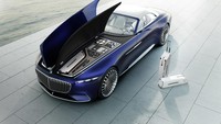 Vision Mercedes-Maybach 6 Cabriolet juga dipersenjatai dengan dorongan mesin listrik. Dengan bukaan desain kap mesin yang unik. Foto: Daimler AG