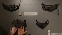Pameran masker Indonesia tersebut diikuti 18 designer dengan total karya sebanyak 360 buah masker. 