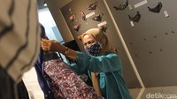 Pameran Masker Indonesia menghadirkan karya-karya designer seluruh Indonesia yang kemudian pengunjung dapat membeli masker yang dipajang dengar harga kisaran Rp 25 ribu rupiah hingga Rp 400 ribu rupiah.