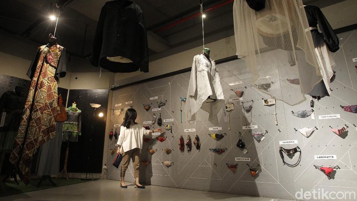 Sebanyak 360 buah masker dari 18 desainer mejeng dalam pameran bertajuk 'Pameran Masker Indonesia'.