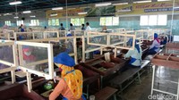 Salah satunya pembatasan tempat kerja perusahaan hingga perkantoran dengan menerapkan Work From Home (WFH) 75 persen dan Work From Office (WFO) sebanyak 25 persen dengan menerapkan protokol kesehatan.