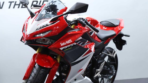 Spesifikasi Honda CBR150R Terbaru Fitur Mesin Varian 