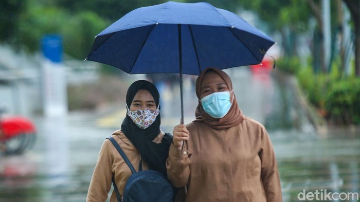 Anies Terbitkan Pergub Baru Soal Standar Masker, Penasaran? Gubernur DKI Jakarta Anies Baswedan menetapkan standar masker yang dapat digunakan oleh masyarakat selama pandemi virus Corona COVID-19.