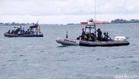 Sejumlah speedboat menyebar di titik lokasi jatuhnya pesawat Sriwijaya Air SJ182.